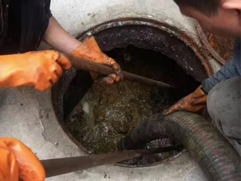 随州清理化粪池时如何避免沼气的危害？